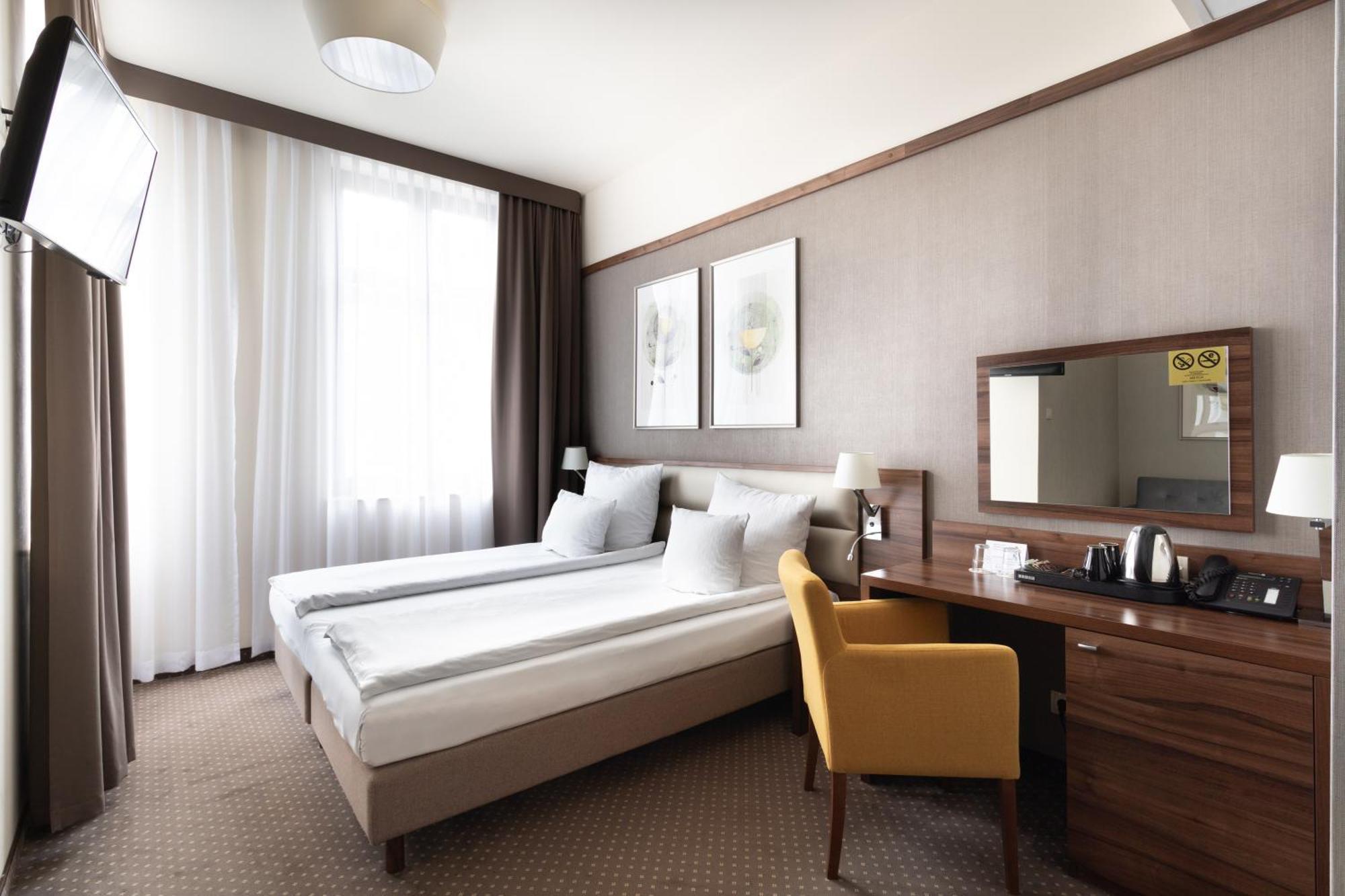 Golden Tulip Krakow City Center Exterior photo