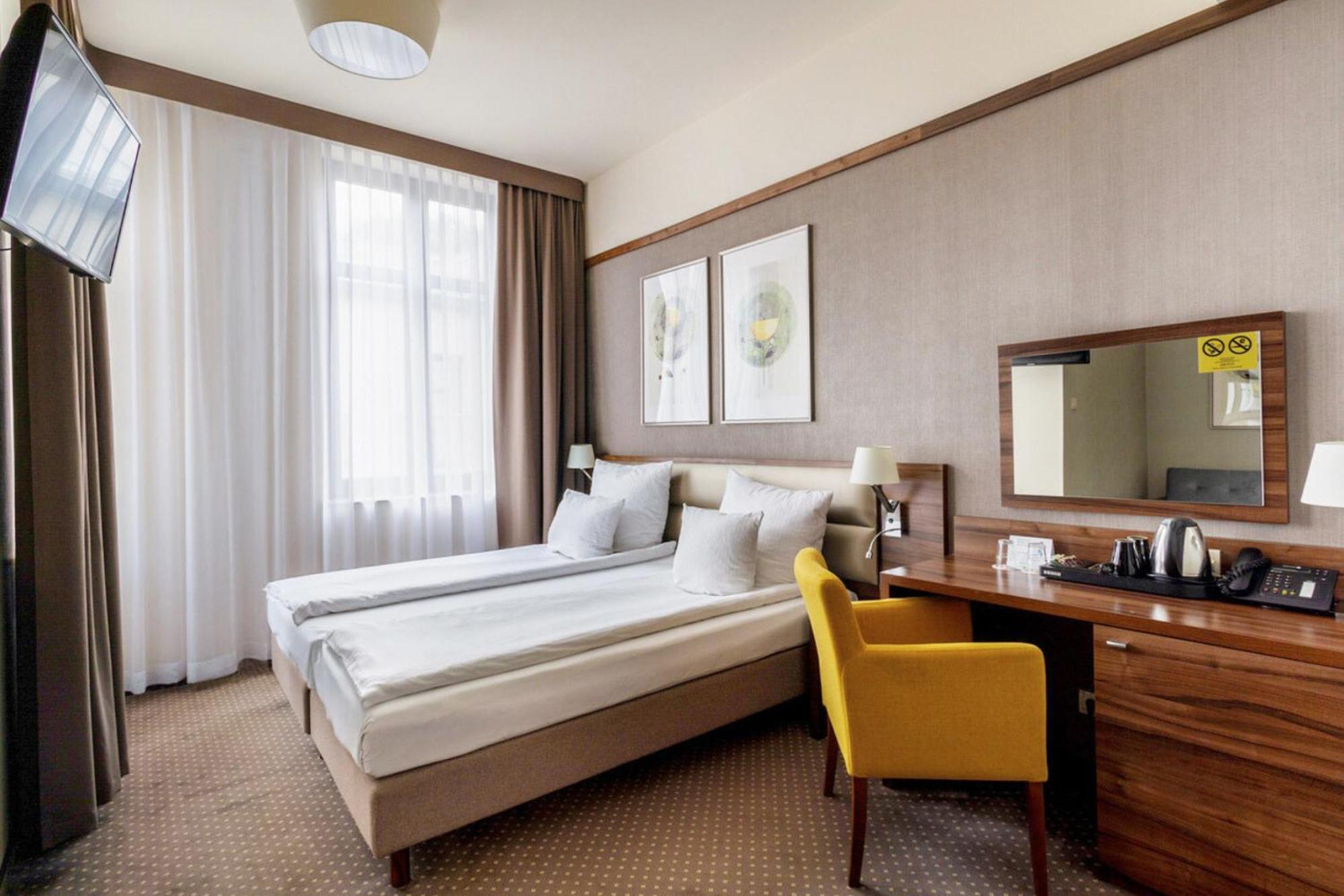 Golden Tulip Krakow City Center Exterior photo
