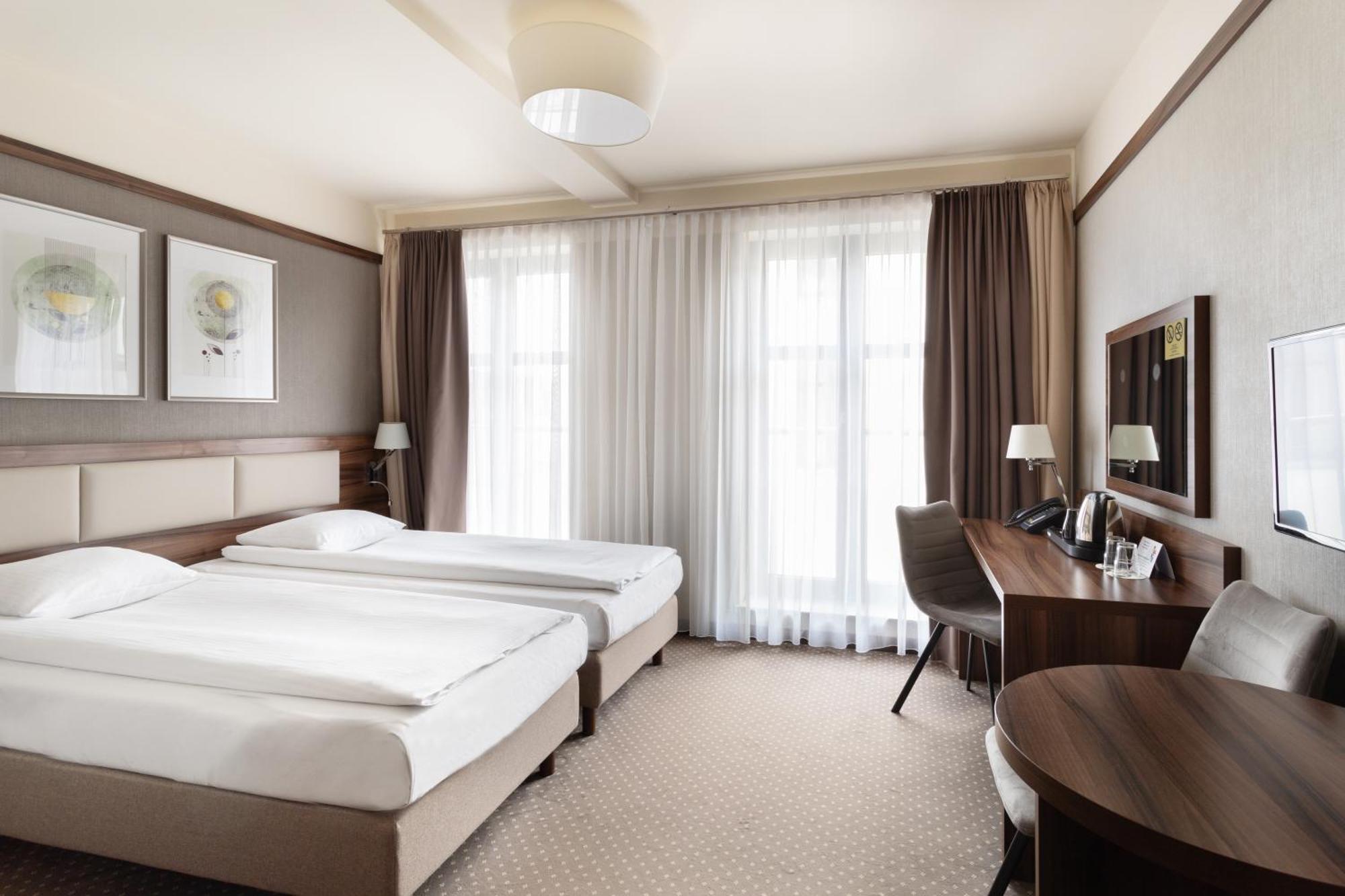 Golden Tulip Krakow City Center Exterior photo