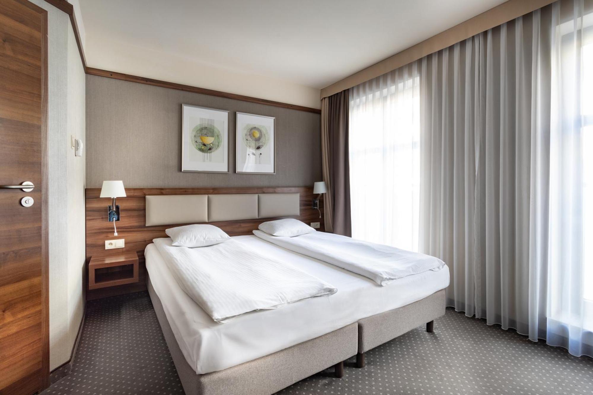 Golden Tulip Krakow City Center Exterior photo